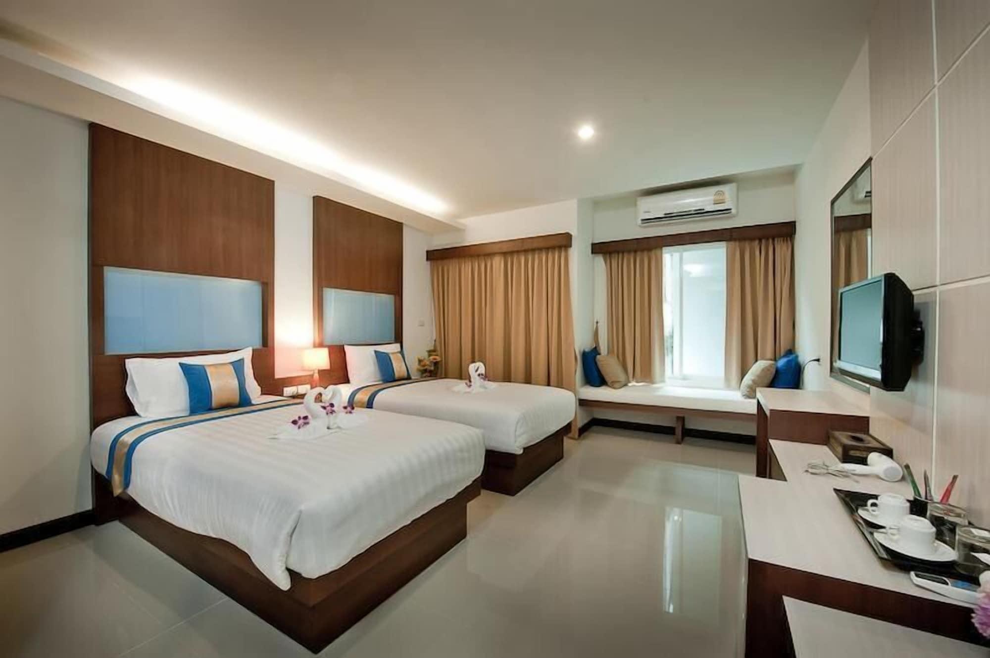 Tuana Blue Sky Patong Hotel Buitenkant foto