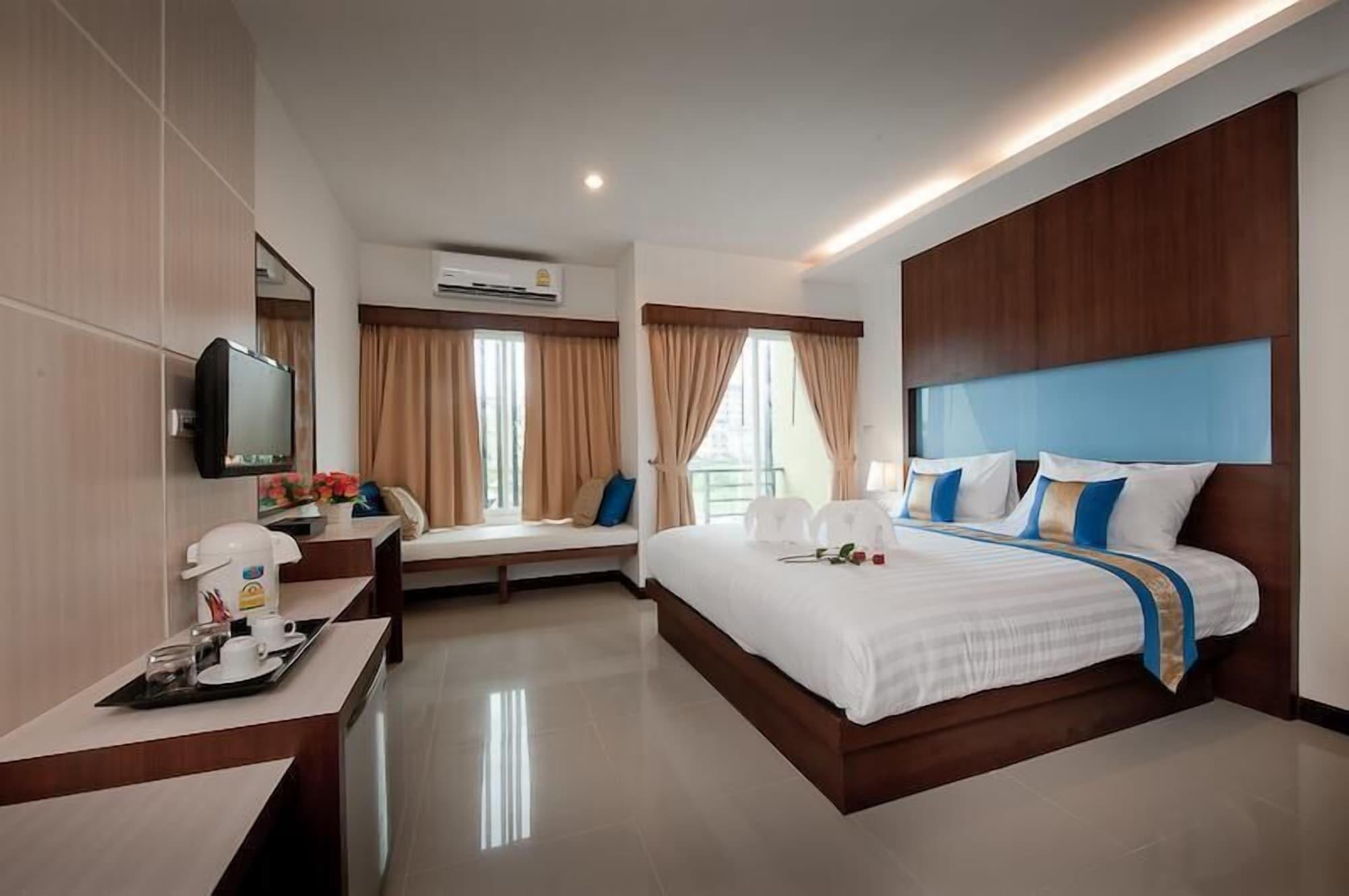 Tuana Blue Sky Patong Hotel Buitenkant foto