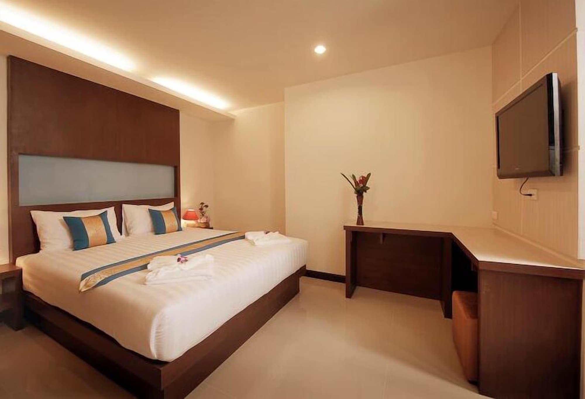 Tuana Blue Sky Patong Hotel Buitenkant foto