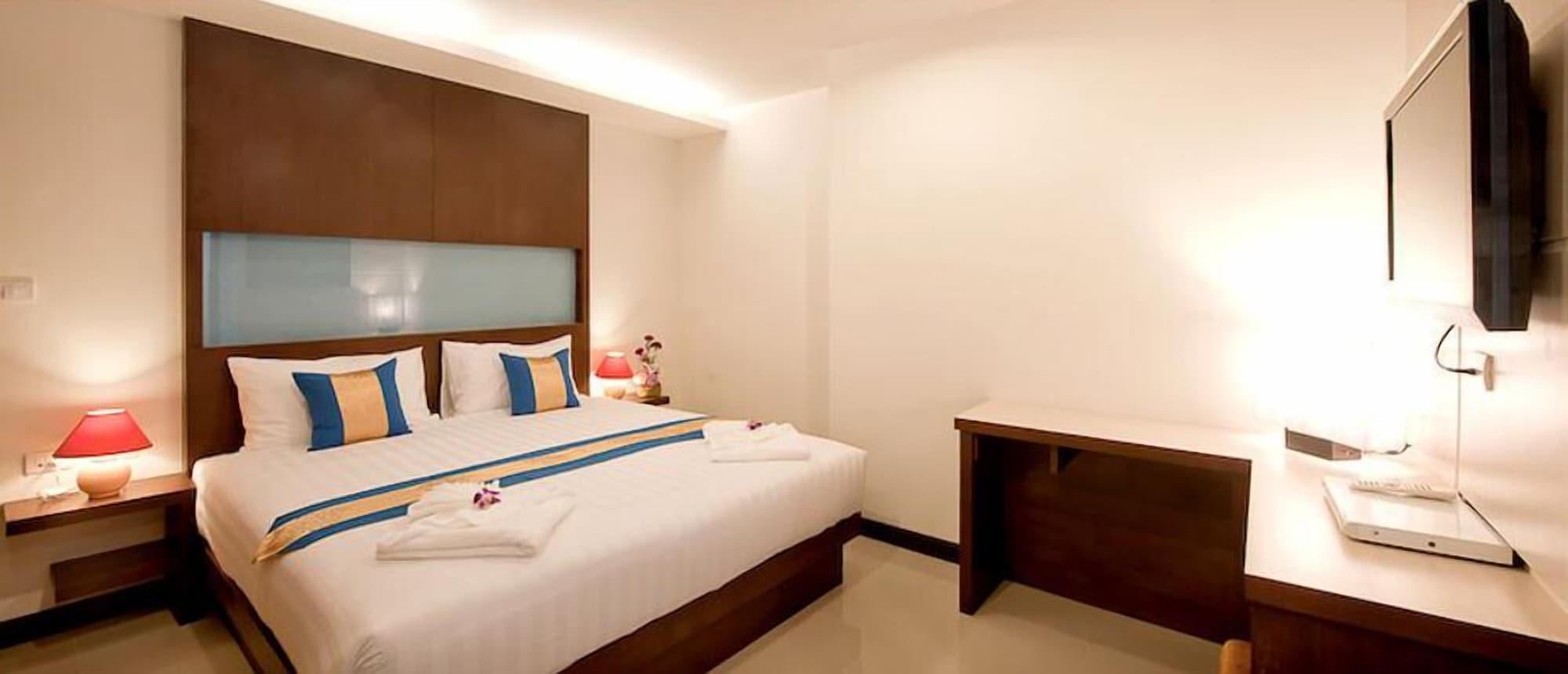 Tuana Blue Sky Patong Hotel Buitenkant foto