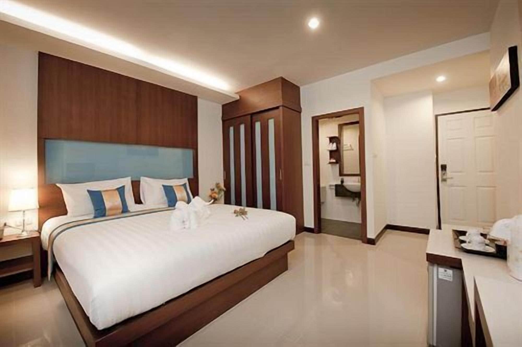 Tuana Blue Sky Patong Hotel Buitenkant foto