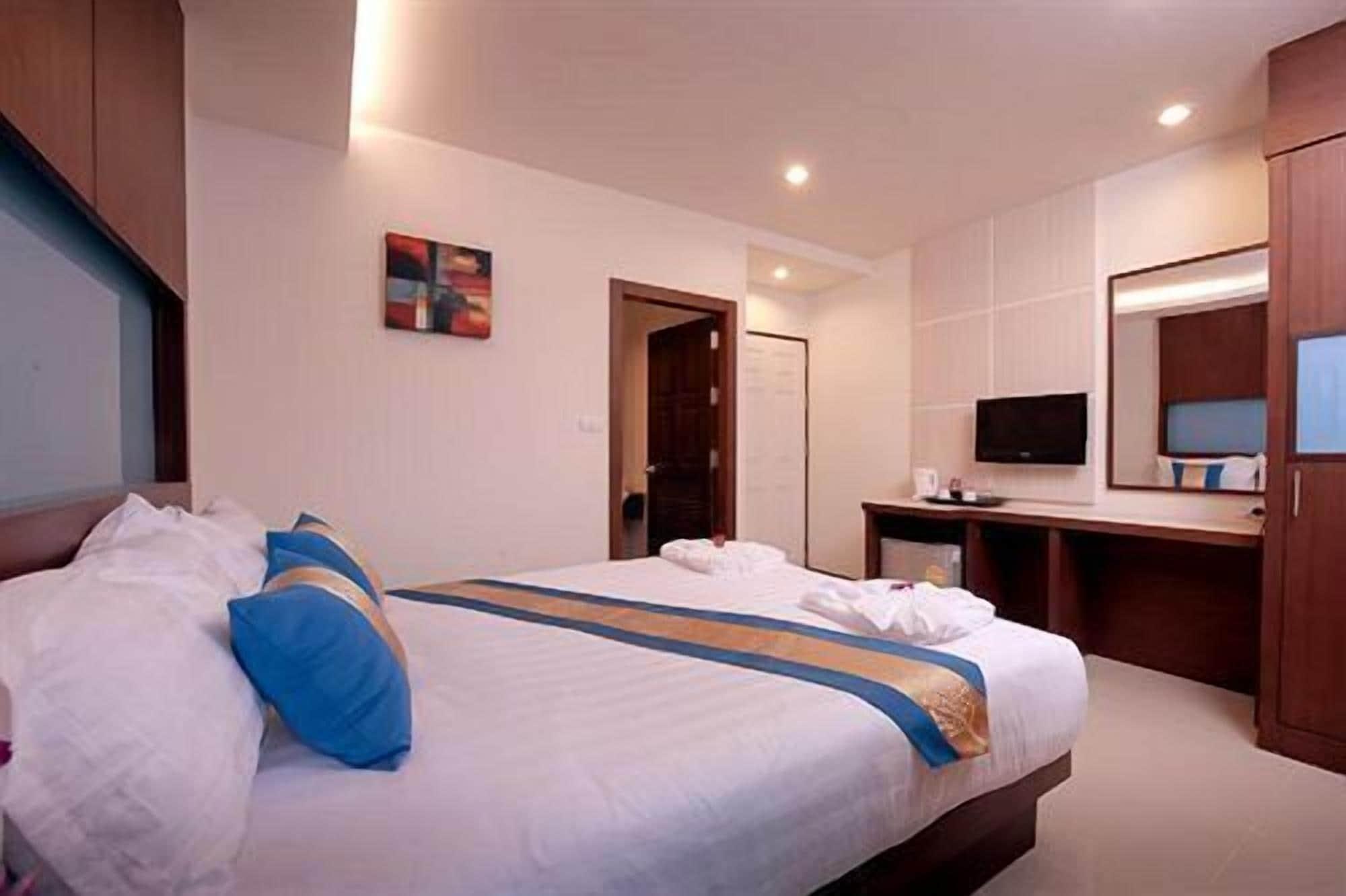 Tuana Blue Sky Patong Hotel Buitenkant foto