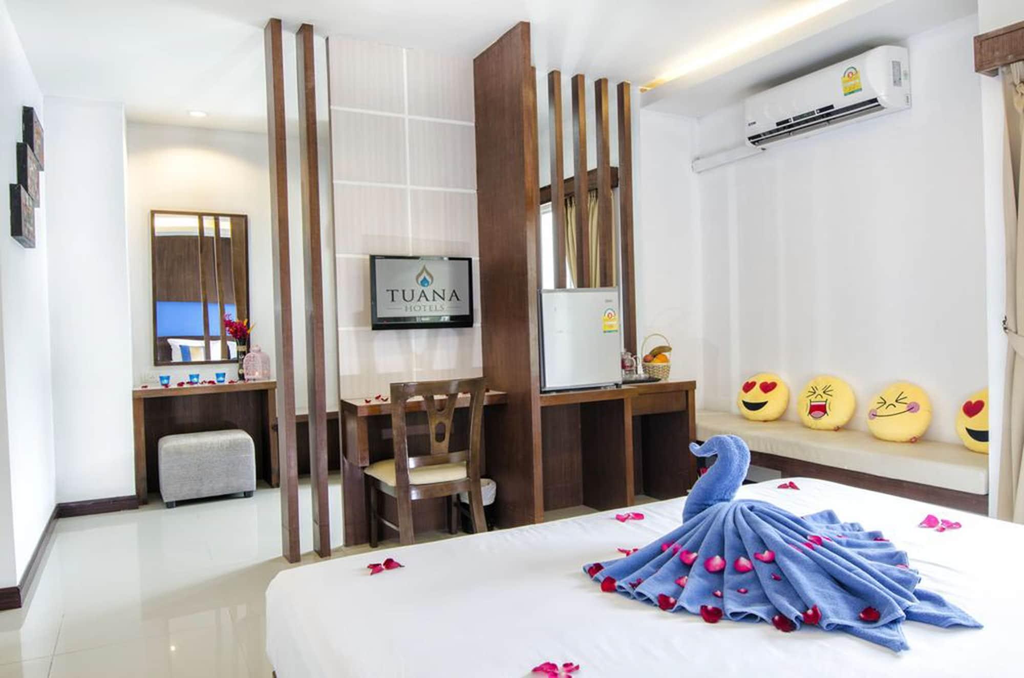 Tuana Blue Sky Patong Hotel Buitenkant foto