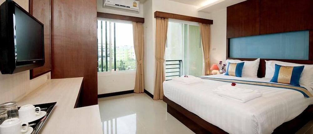 Tuana Blue Sky Patong Hotel Buitenkant foto