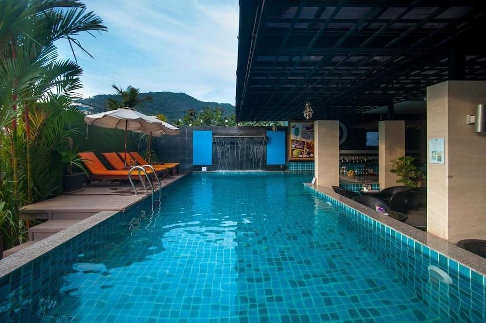 Tuana Blue Sky Patong Hotel Buitenkant foto