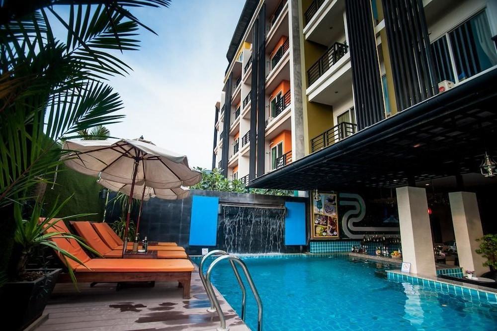 Tuana Blue Sky Patong Hotel Buitenkant foto