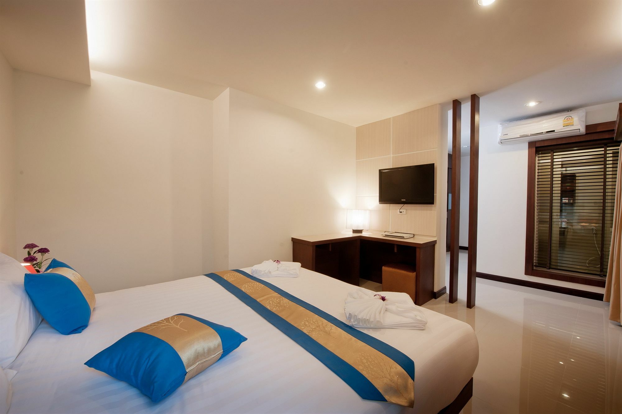 Tuana Blue Sky Patong Hotel Buitenkant foto