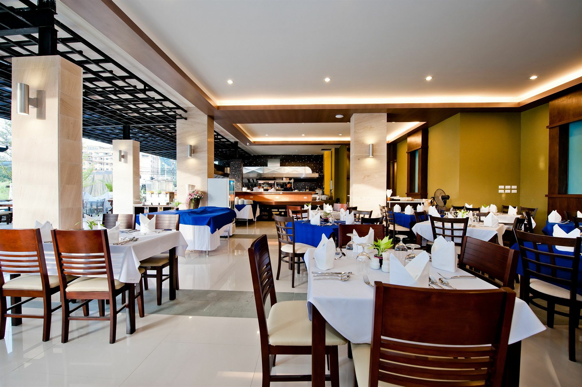 Tuana Blue Sky Patong Hotel Buitenkant foto